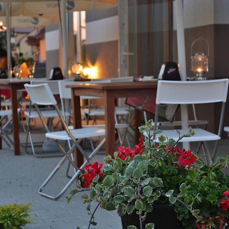 Hotel Graffit Swiebodzin Ngoại thất bức ảnh