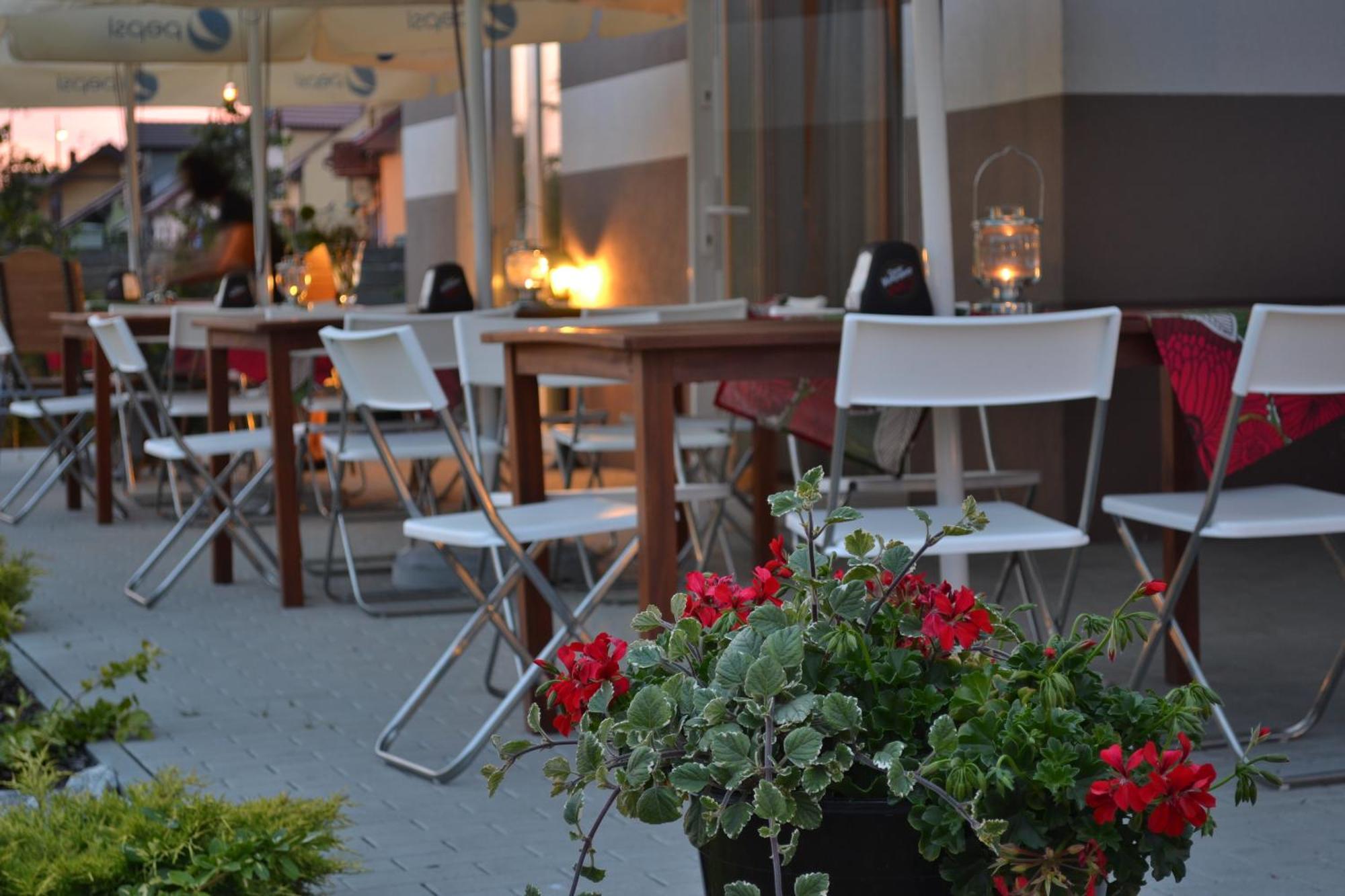 Hotel Graffit Swiebodzin Ngoại thất bức ảnh